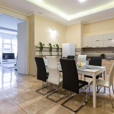 Luxury Downtown Home By Anna Budapest Extérieur photo