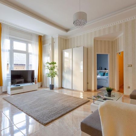 Luxury Downtown Home By Anna Budapest Extérieur photo