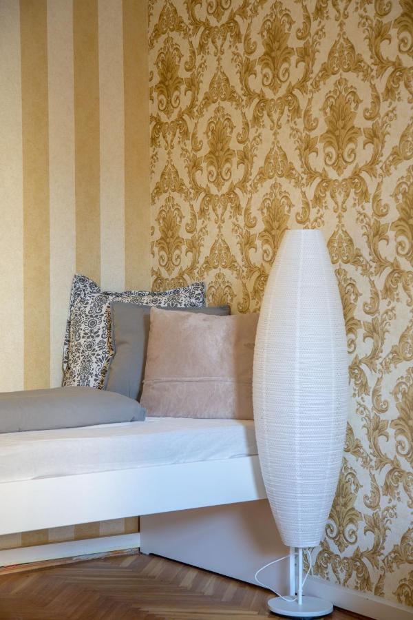 Luxury Downtown Home By Anna Budapest Extérieur photo