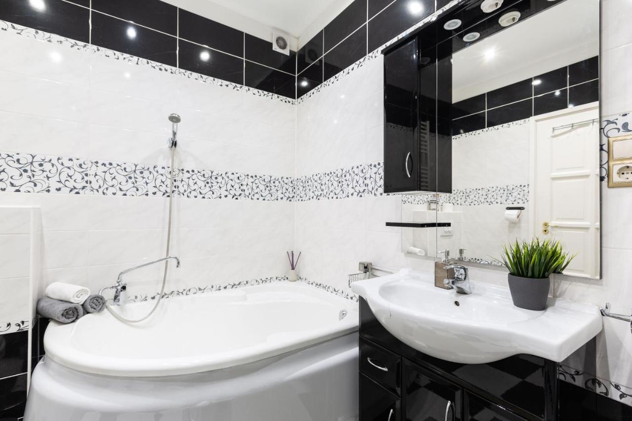 Luxury Downtown Home By Anna Budapest Extérieur photo