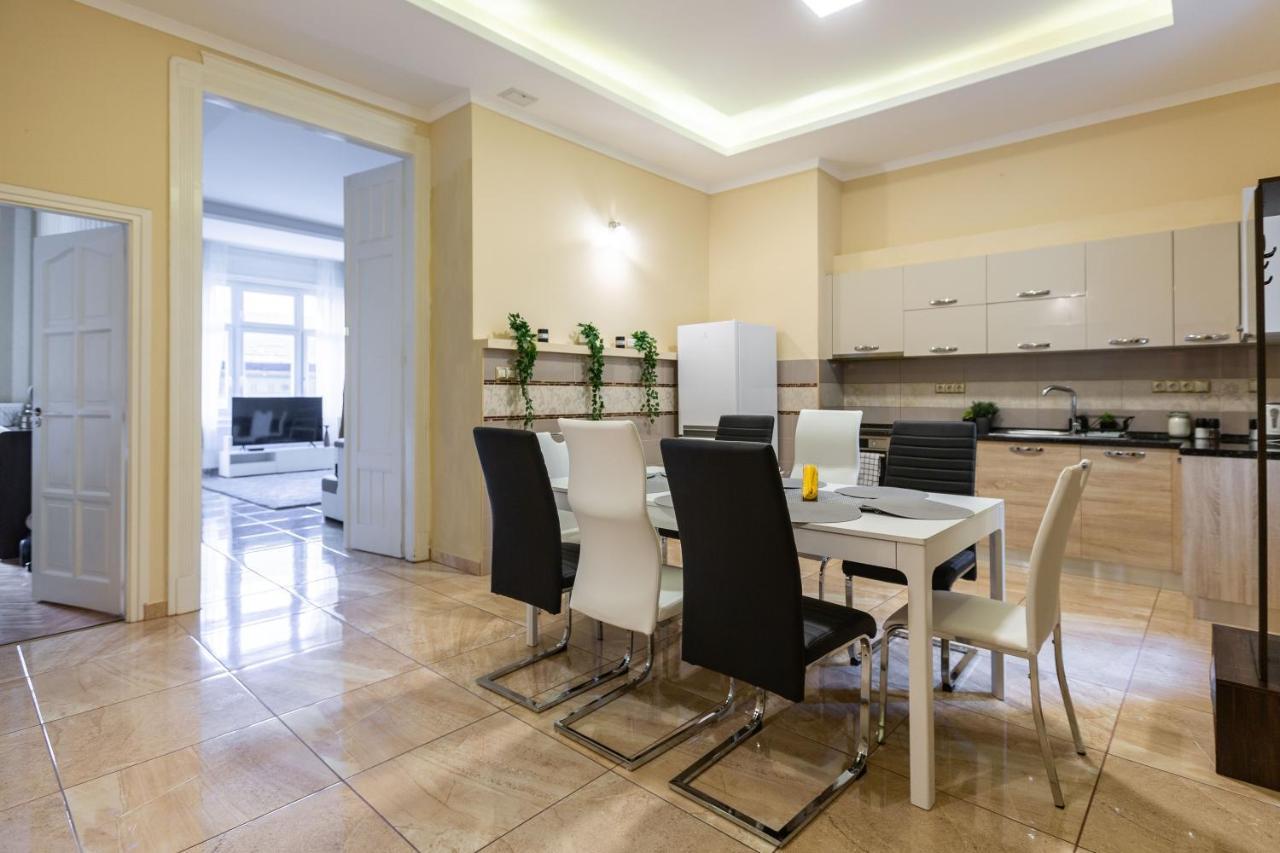 Luxury Downtown Home By Anna Budapest Extérieur photo