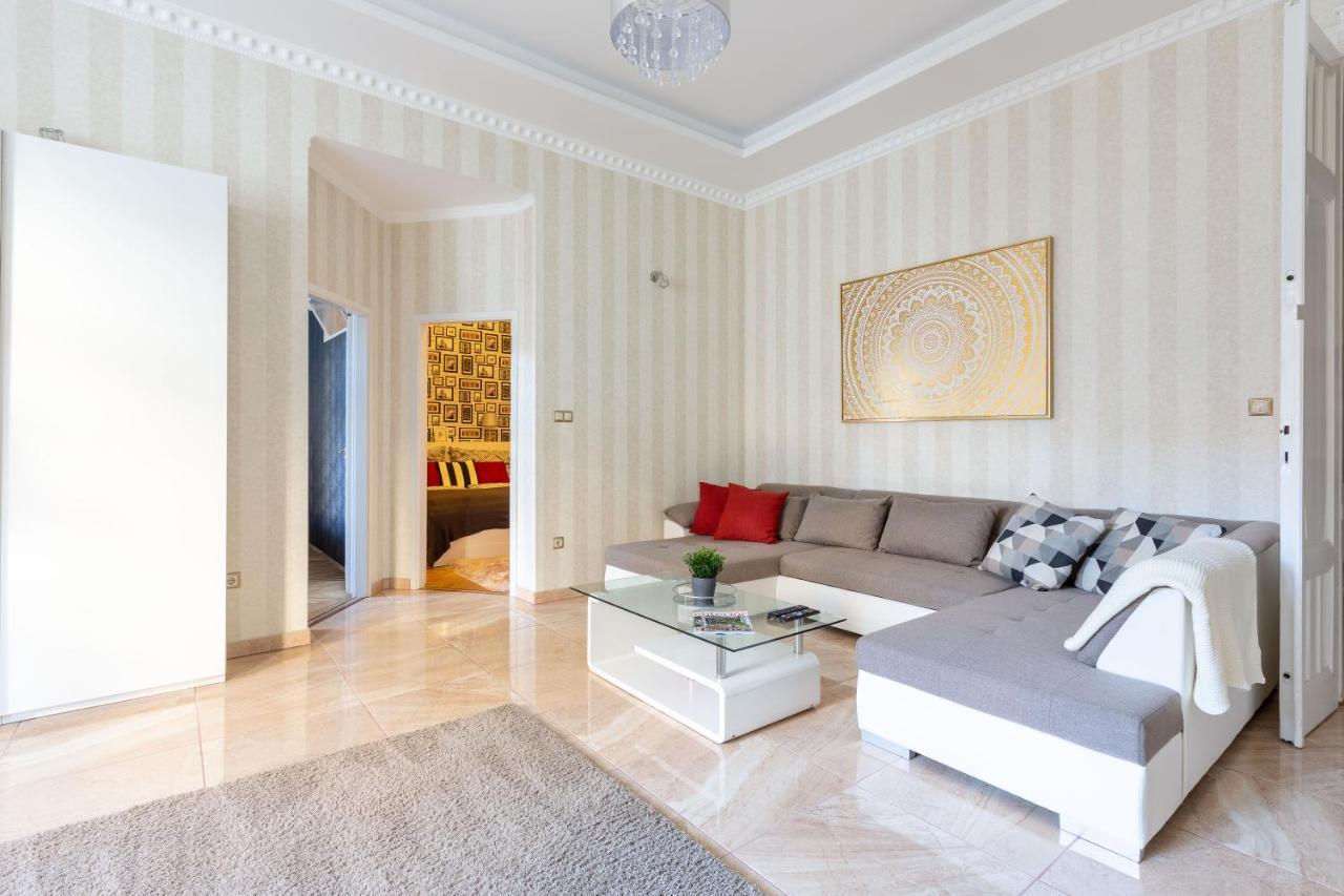 Luxury Downtown Home By Anna Budapest Extérieur photo