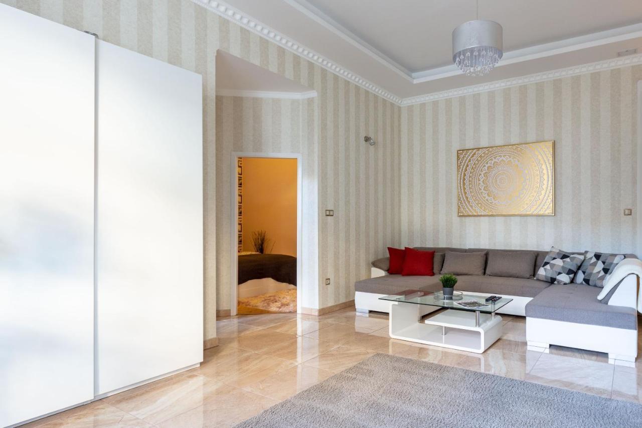 Luxury Downtown Home By Anna Budapest Extérieur photo