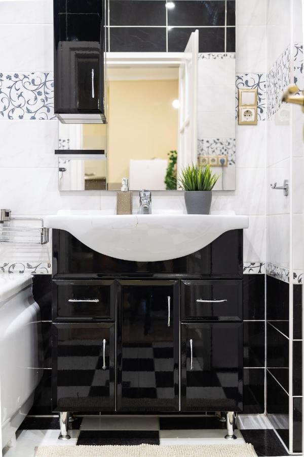 Luxury Downtown Home By Anna Budapest Extérieur photo