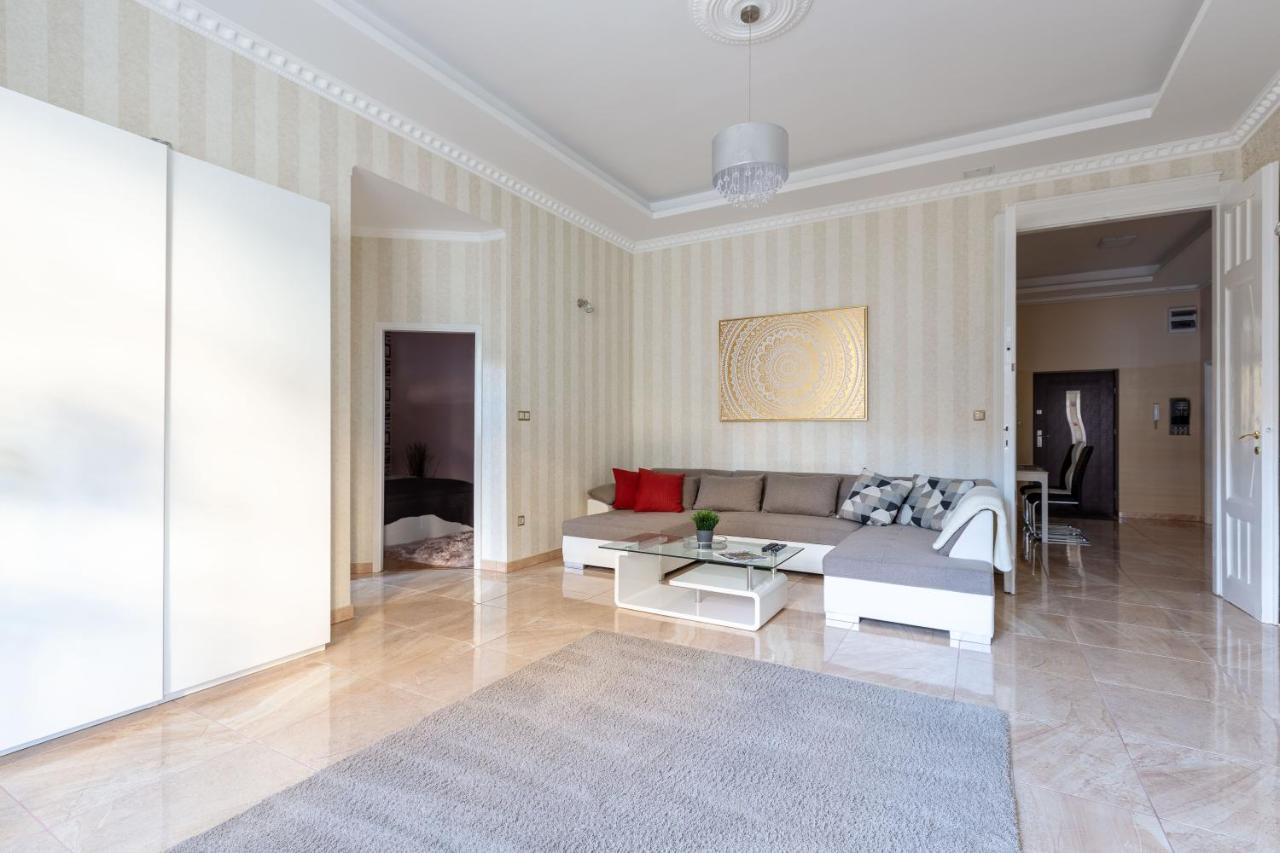 Luxury Downtown Home By Anna Budapest Extérieur photo