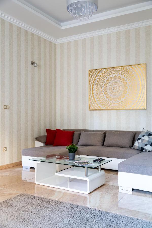 Luxury Downtown Home By Anna Budapest Extérieur photo