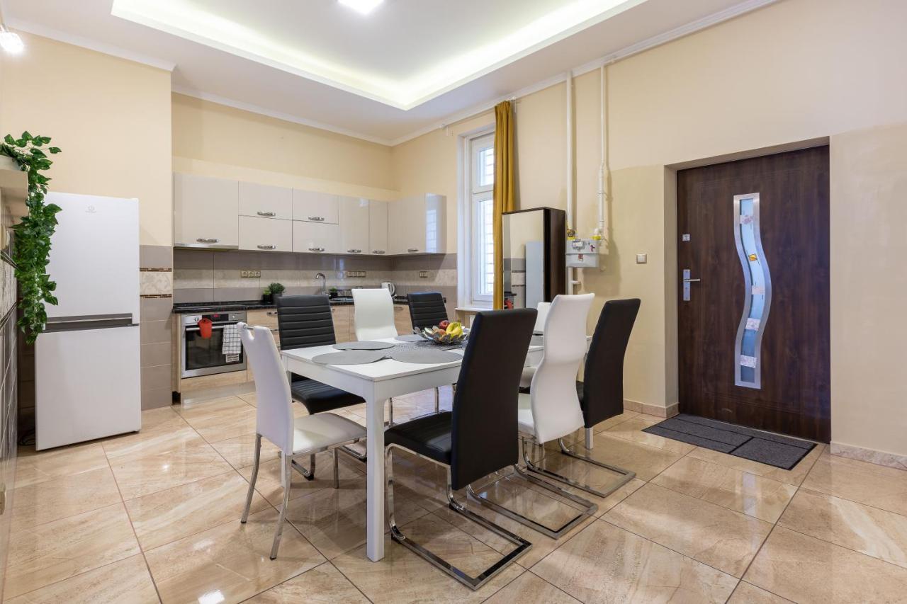 Luxury Downtown Home By Anna Budapest Extérieur photo