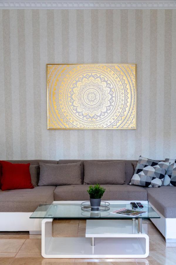 Luxury Downtown Home By Anna Budapest Extérieur photo