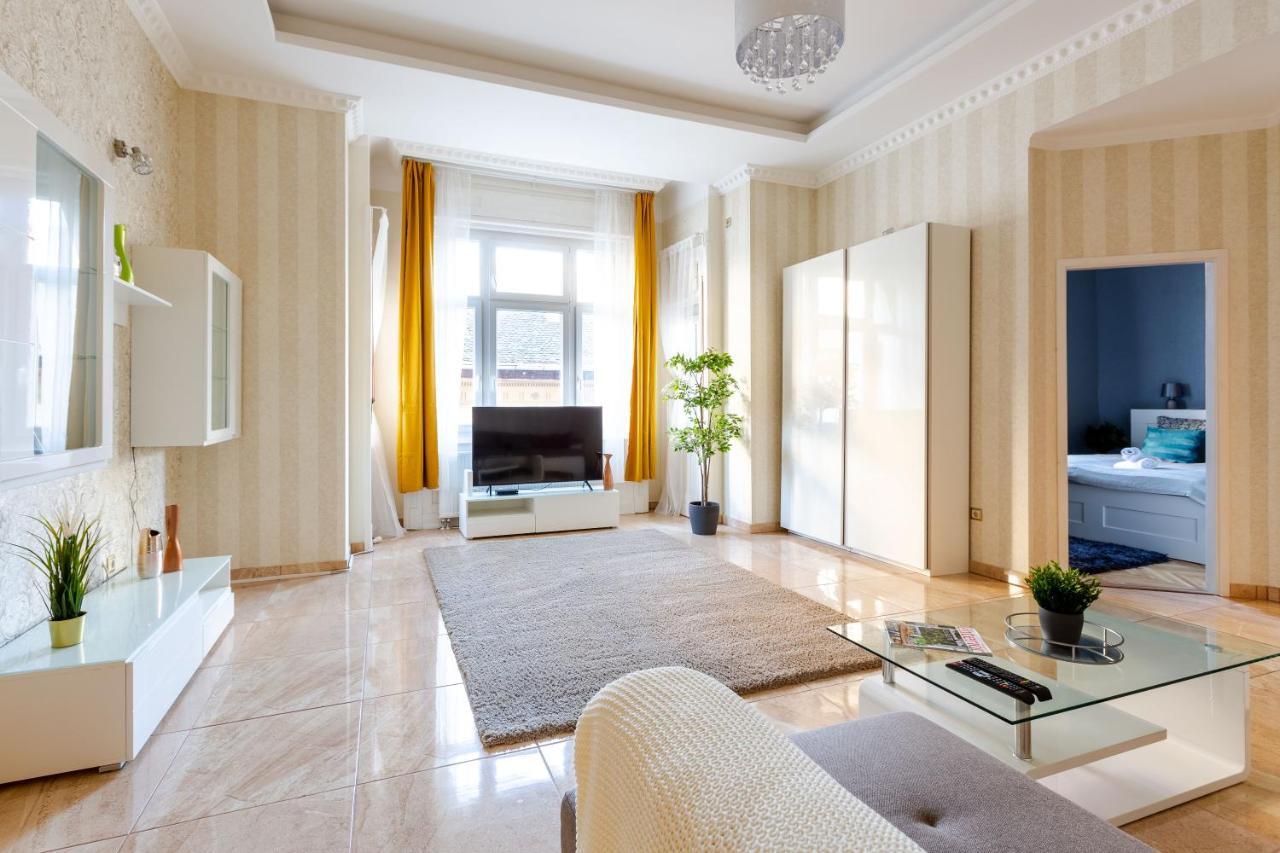 Luxury Downtown Home By Anna Budapest Extérieur photo