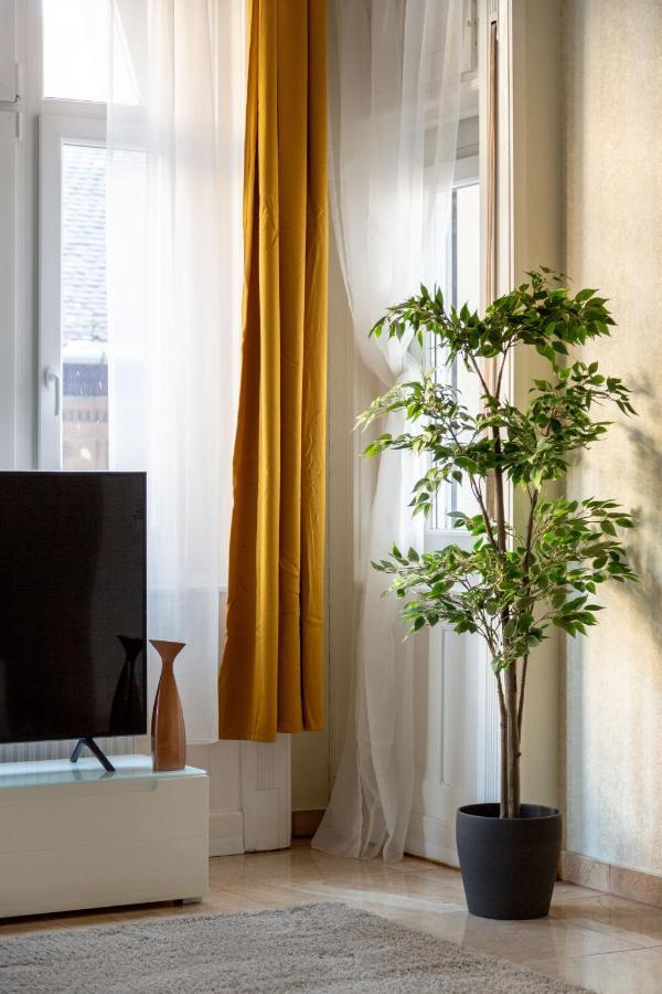 Luxury Downtown Home By Anna Budapest Extérieur photo