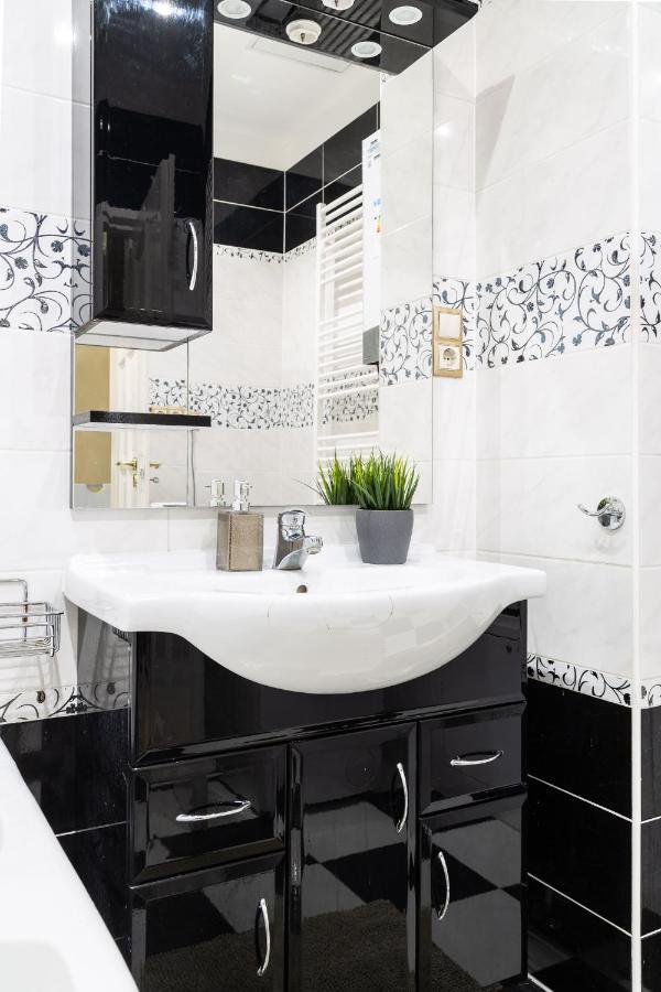 Luxury Downtown Home By Anna Budapest Extérieur photo